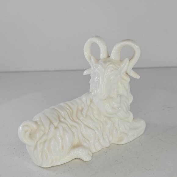 Vintage Ceramic Ram Figurine White Bighorn Sheep Goat Curved Horns *Chip* - Picture 8 of 9